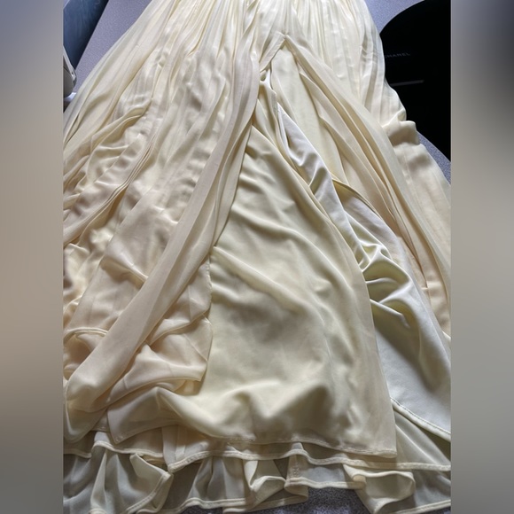 Aqua Dresses Yellow Pleated Halter Gown NWT Size 6 - Picture 7 of 16